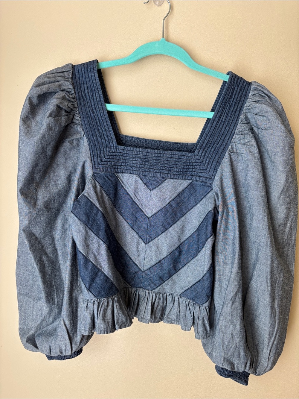 Love the Label Anthropologie  Denim Chevron Puff-Sleeve Blouse Women’s XS
